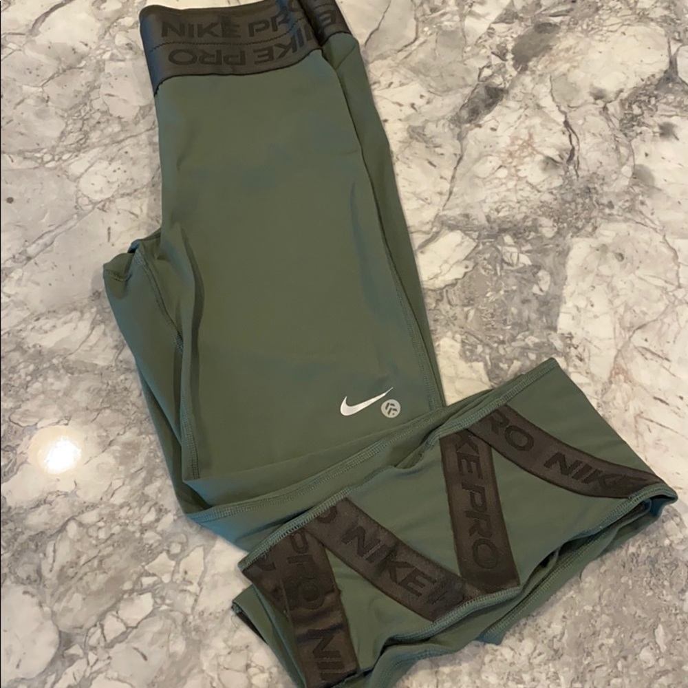 Barry’s x Nike Leggings - medium